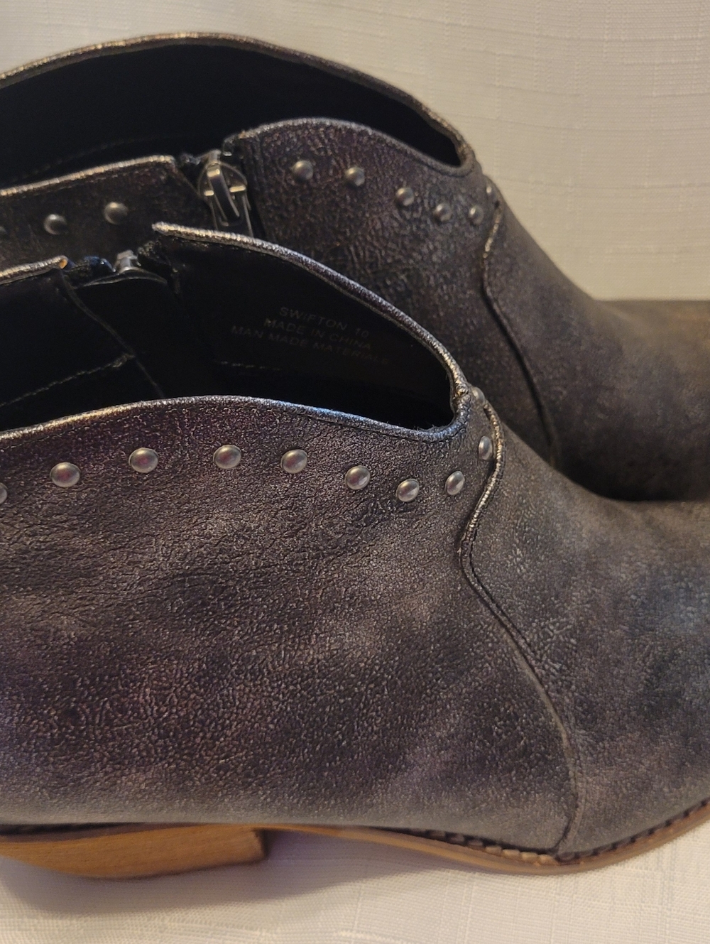 Botique Ladies Stud-Trim Grey Ankle Boots Size 10 By CORKY'S
